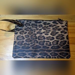 NWOT - Faux leather Leopard Wristlet Clutch.